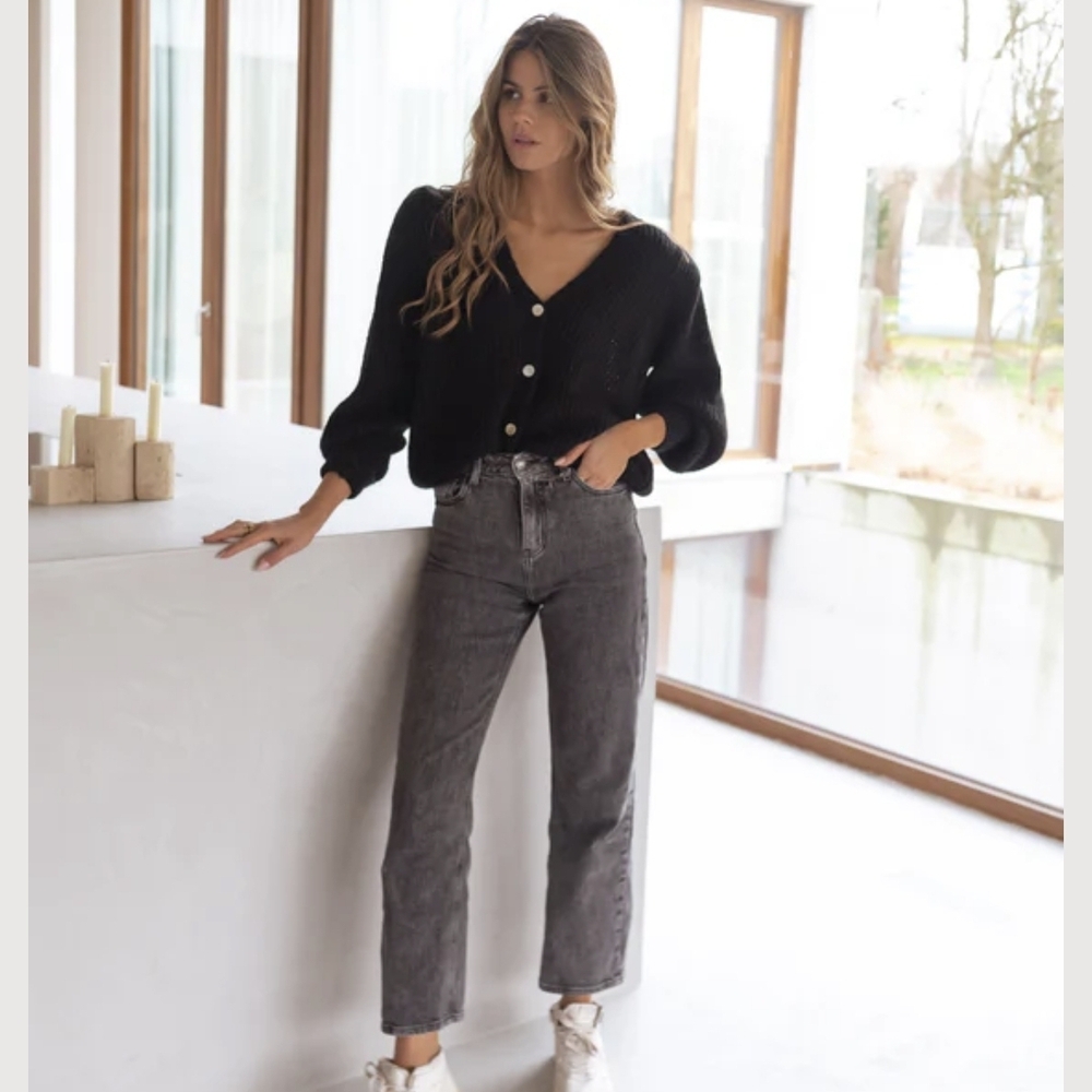 Classic High-Rise Straight Leg Jeans in Washed Gray
